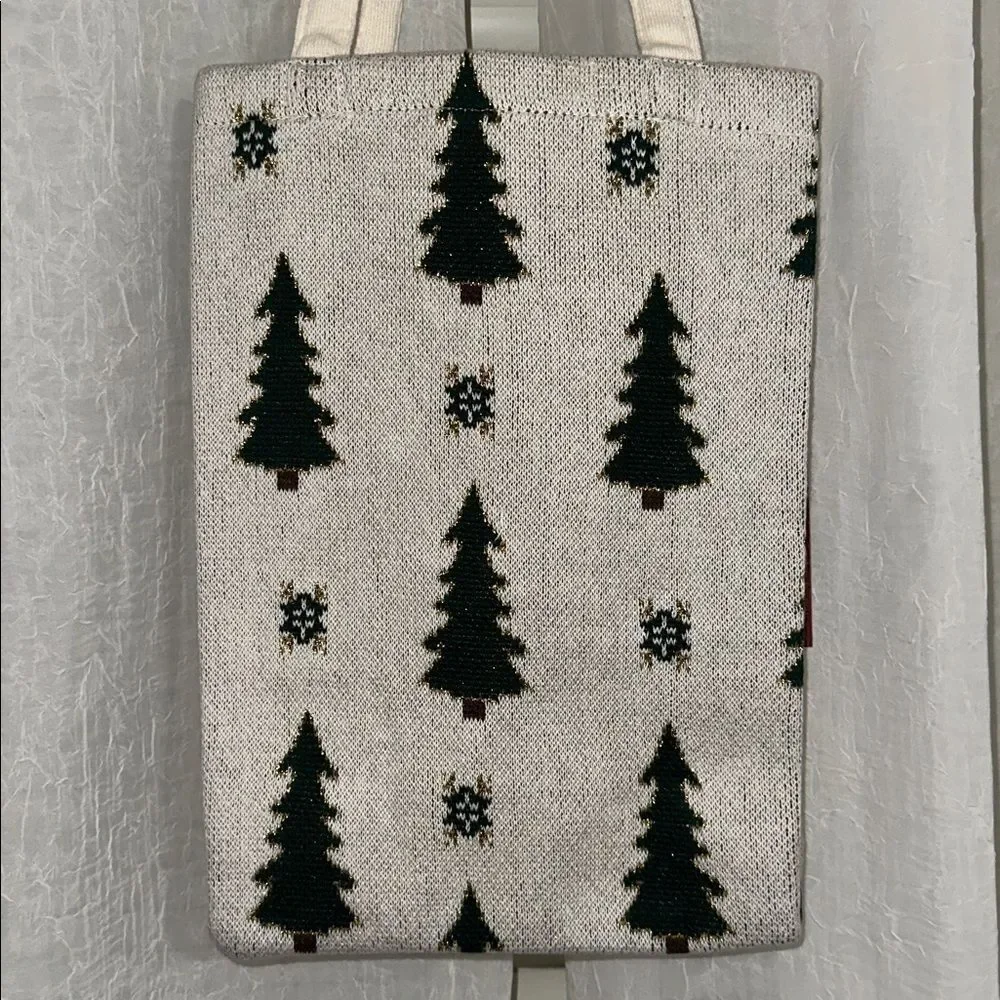 CT White Ivory Green Gold Christmas Tree Snowflake Knit Wine Gift Bag
